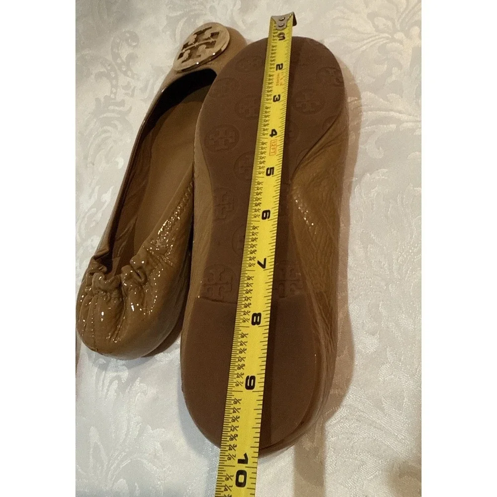 Tory Burch Reva Tan Pebbled Leather Gold Logo Ballet Flats Size 7.5 Designer